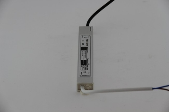 2500mA 12 वी डीसी 30W निविड़ अंधकार एलईडी चालक / IP68 एलईडी बिजली की आपूर्ति EPA8270C