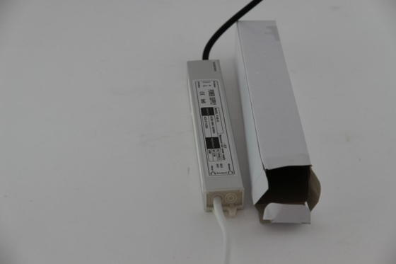 2500mA 12 वी डीसी 30W निविड़ अंधकार एलईडी चालक / IP68 एलईडी बिजली की आपूर्ति EPA8270C