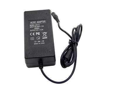 पोर्टेबल विनियमित वोल्टेज एसी डीसी पावर एडाप्टर 60W एसी 110V - 220V, 12 वोल्ट पावर एडाप्टर