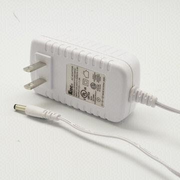 15W यूनिवर्सल एसी बिजली एडाप्टर, सफेद रंग स्तर वी विद्युत आपूर्ति
