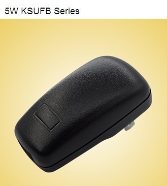 मोबाइल डिवाइस के लिए 5W यूनिवर्सल यूएसबी पावर एडाप्टर 100-240V 50 60 हर्ट्ज
