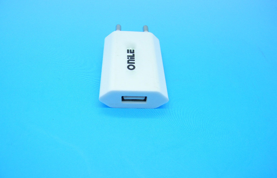यूरोपीय संघ प्लग यूनिवर्सल यूएसबी वॉल चार्जर 5V IPhone 5G / 5 एस, एससीपी OVP ओसीपी के लिए 1000mA