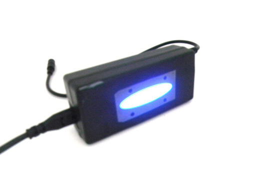 ब्रिटेन / अमेरिका 90W यूनिवर्सल लैपटॉप पावर एडाप्टर स्वत: 5V 2.1A USB एलईडी के साथ