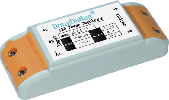 उच्च दक्षता शेन्ज़ेन कारख़ाना एलईडी पट्टी DC12V / 24V सीई RoHS के प्लास्टिक बिजली की आपूर्ति