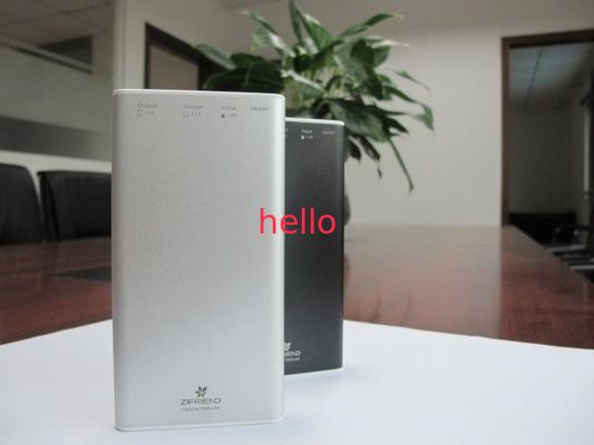 काले सफेद 5V मोबाइल बिजली की आपूर्ति / 7000mAh पोर्टेबल पावर बैंक