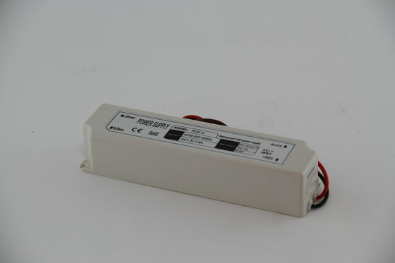 पनरोक IP67 60W लगातार वोल्टेज एलईडी चालक 120V एसी, पृथक प्लास्टिक के मामले