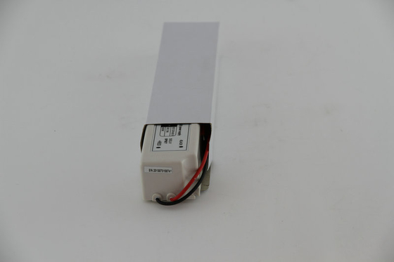 पनरोक IP67 60W लगातार वोल्टेज एलईडी चालक 120V एसी, पृथक प्लास्टिक के मामले