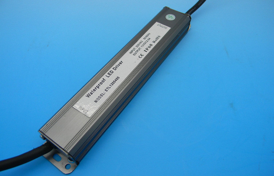 ट्रांसफार्मर बिजली की आपूर्ति 30W12V एलईडी पनरोक चालक एफसीसी भाग 15 बी IP68 सीई RoHS के साथ