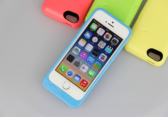 5 iPhone के लिए बहु रंग पतली iPhone बैटरी मामले 2200mAh बैटरी पावर पैक